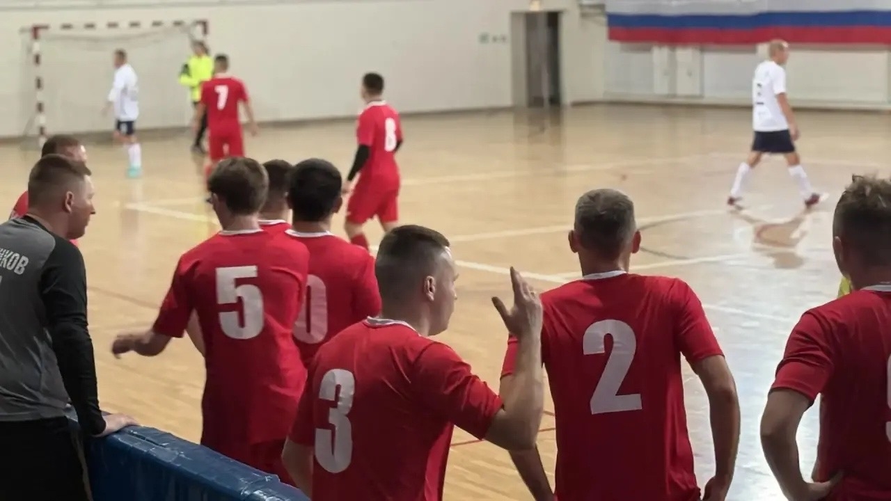 Мини‑футбол объединяет будущих спасателей и действующих сотрудников МЧС
