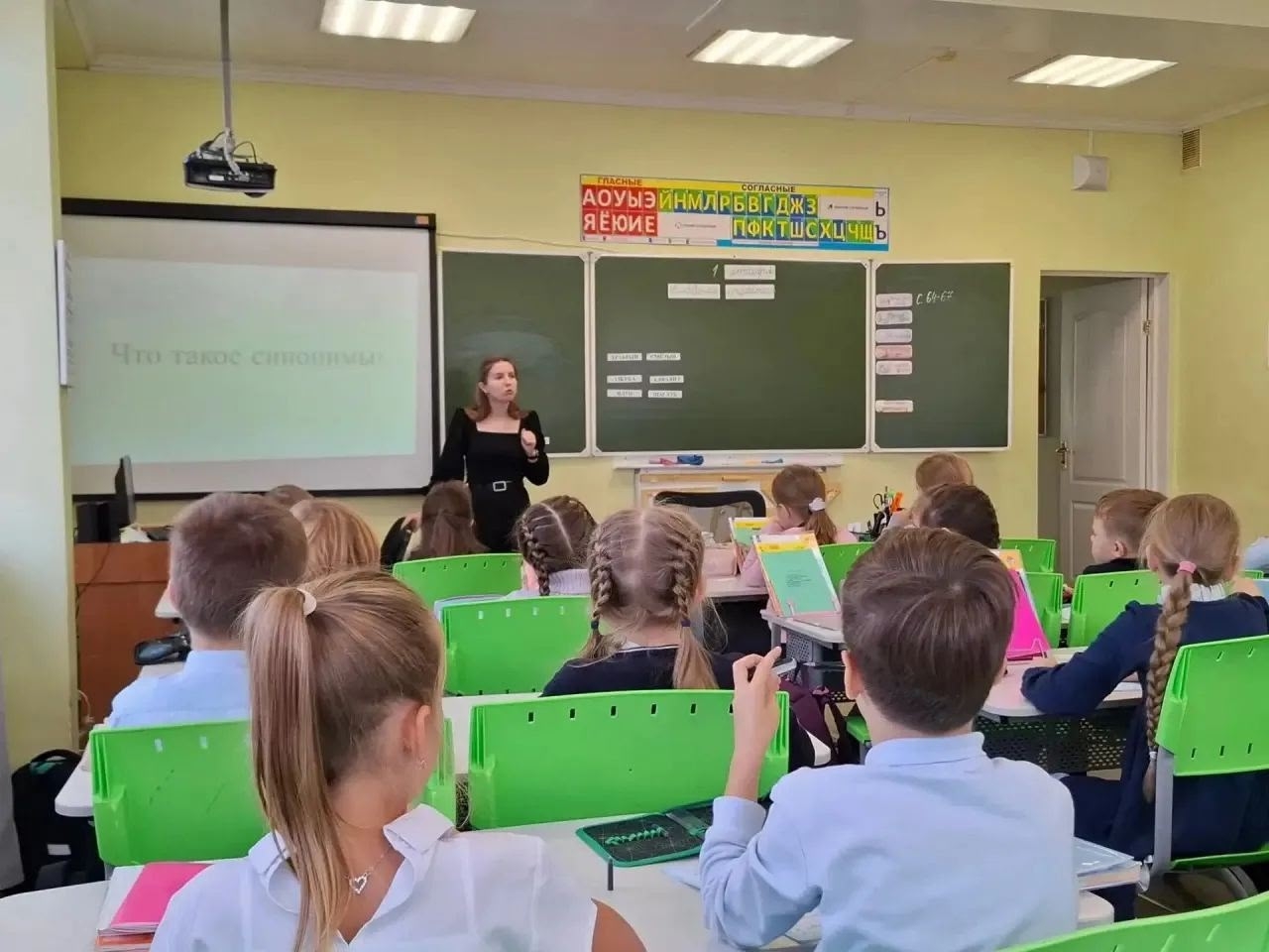 «Первые шаги в профессию: первокурсники на открытых уроках в начальной школе»